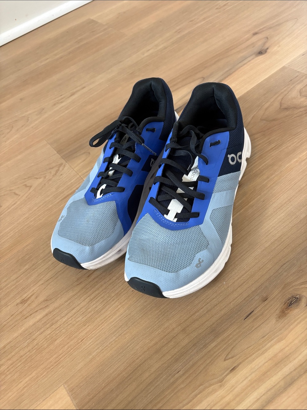 On Cloud Womens Running Shoes